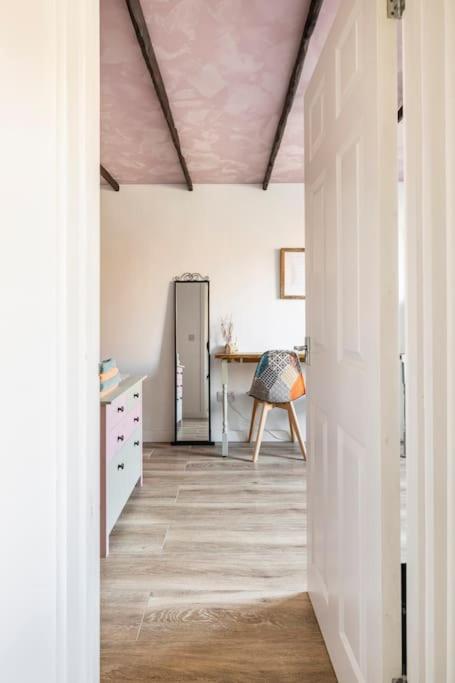 Bedroom With Kitchenette, Private Bathroom And Parking Cardiff Ngoại thất bức ảnh