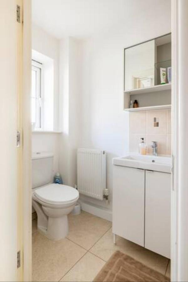 Bedroom With Kitchenette, Private Bathroom And Parking Cardiff Ngoại thất bức ảnh