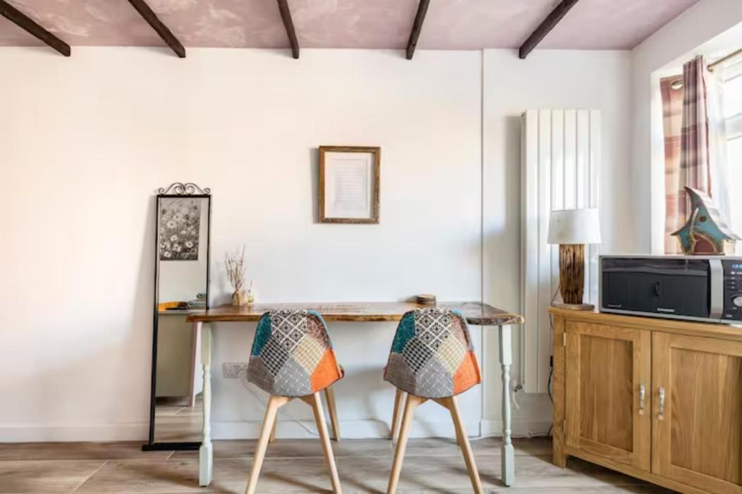 Bedroom With Kitchenette, Private Bathroom And Parking Cardiff Ngoại thất bức ảnh